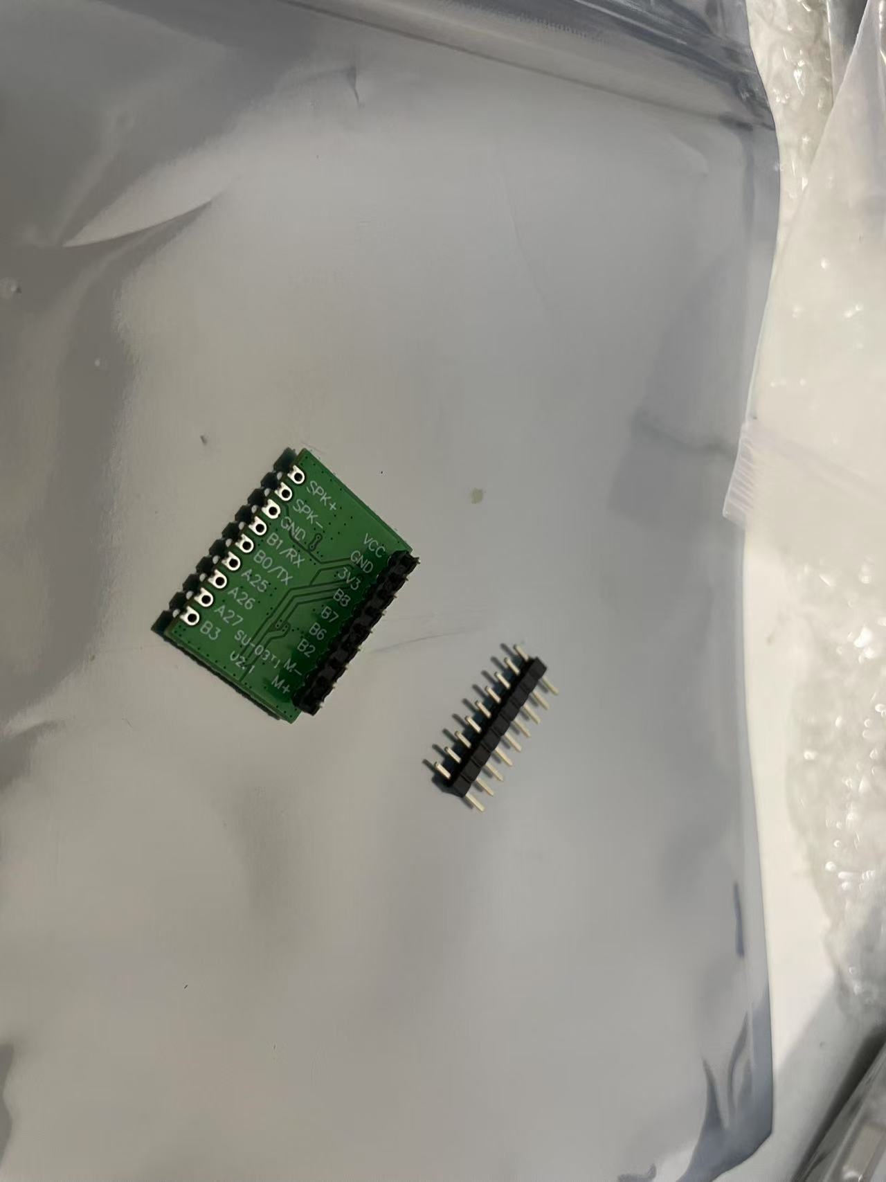 未焊接的排针模组